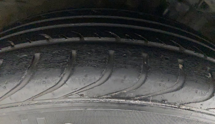 2012 Hyundai i20 MAGNA O 1.2, Petrol, Manual, 27,449 km, Right Rear Tyre Tread