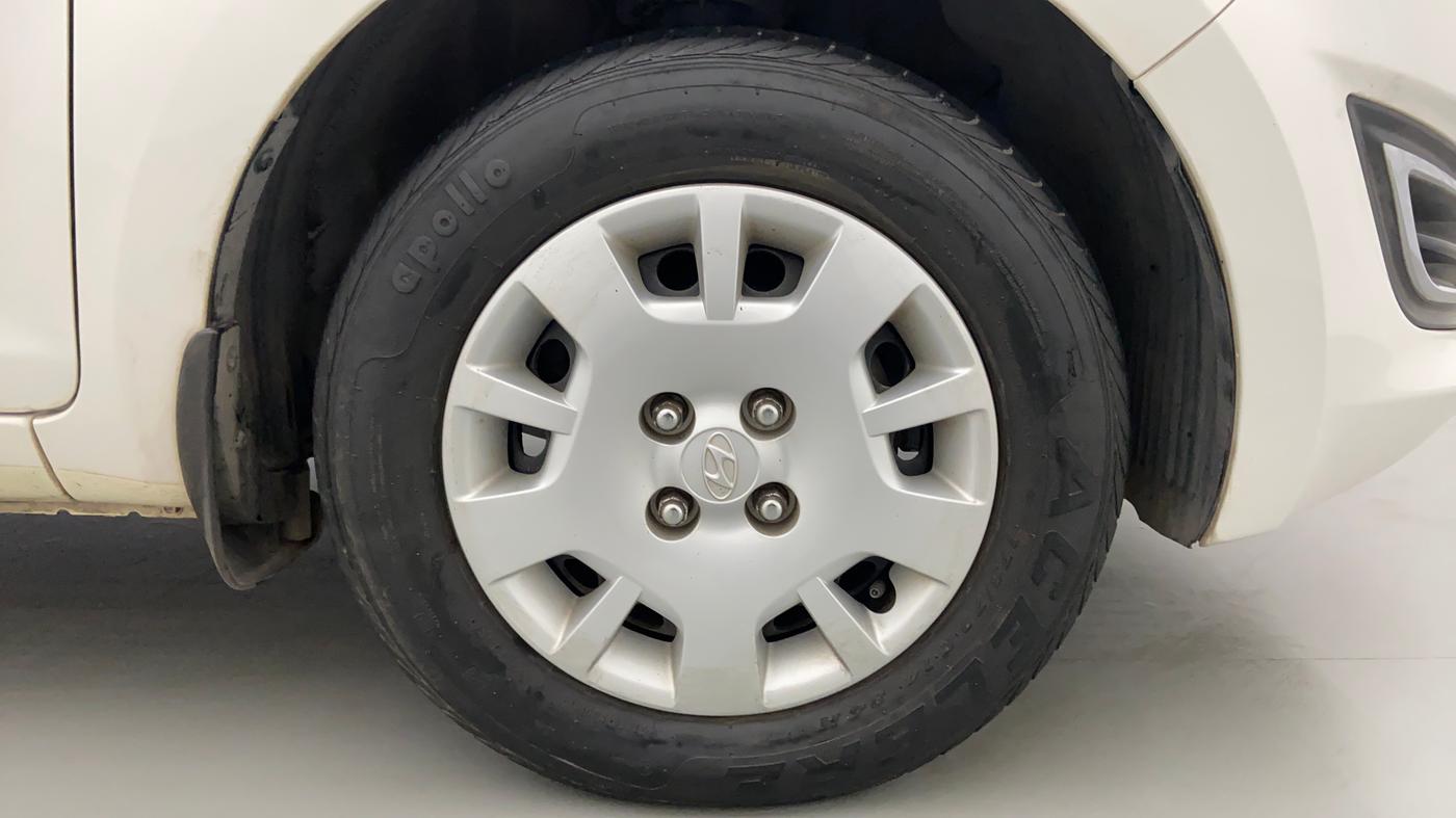 2012 Hyundai i20 MAGNA O 1.2, Petrol, Manual, 27,449 km, Right Front Wheel