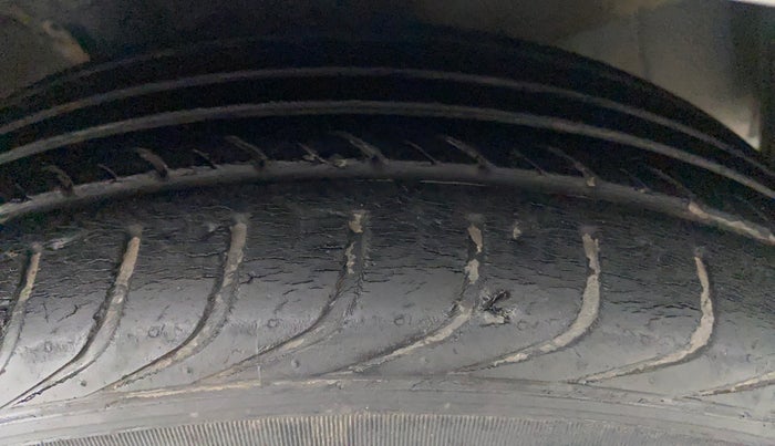 2012 Hyundai i20 MAGNA O 1.2, Petrol, Manual, 27,449 km, Left Front Tyre Tread
