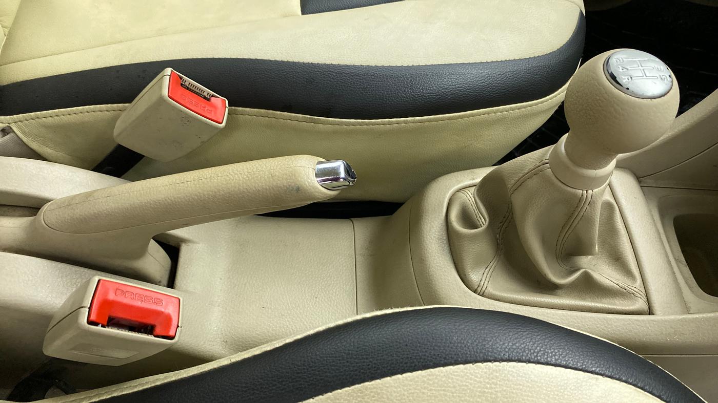2014 Maruti Swift Dzire VXI, Petrol, Manual, 21,398 km, Gear Lever