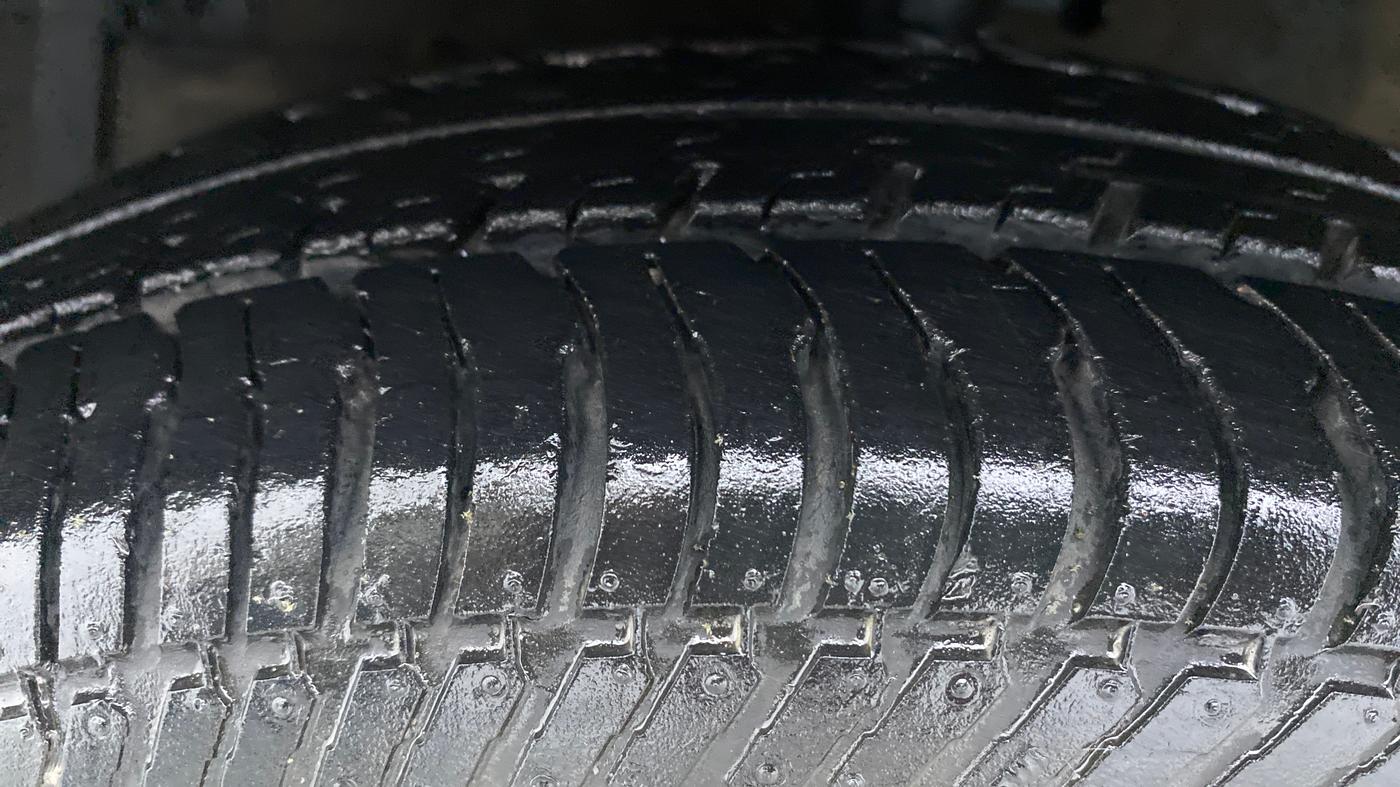 2014 Maruti Swift Dzire VXI, Petrol, Manual, 21,398 km, Left Front Tyre Tread