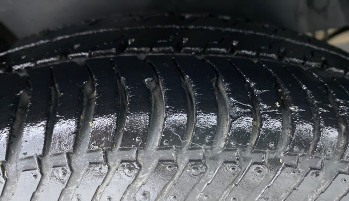 2014 Maruti Swift Dzire VXI, Petrol, Manual, 21,398 km, Right Rear Tyre Tread