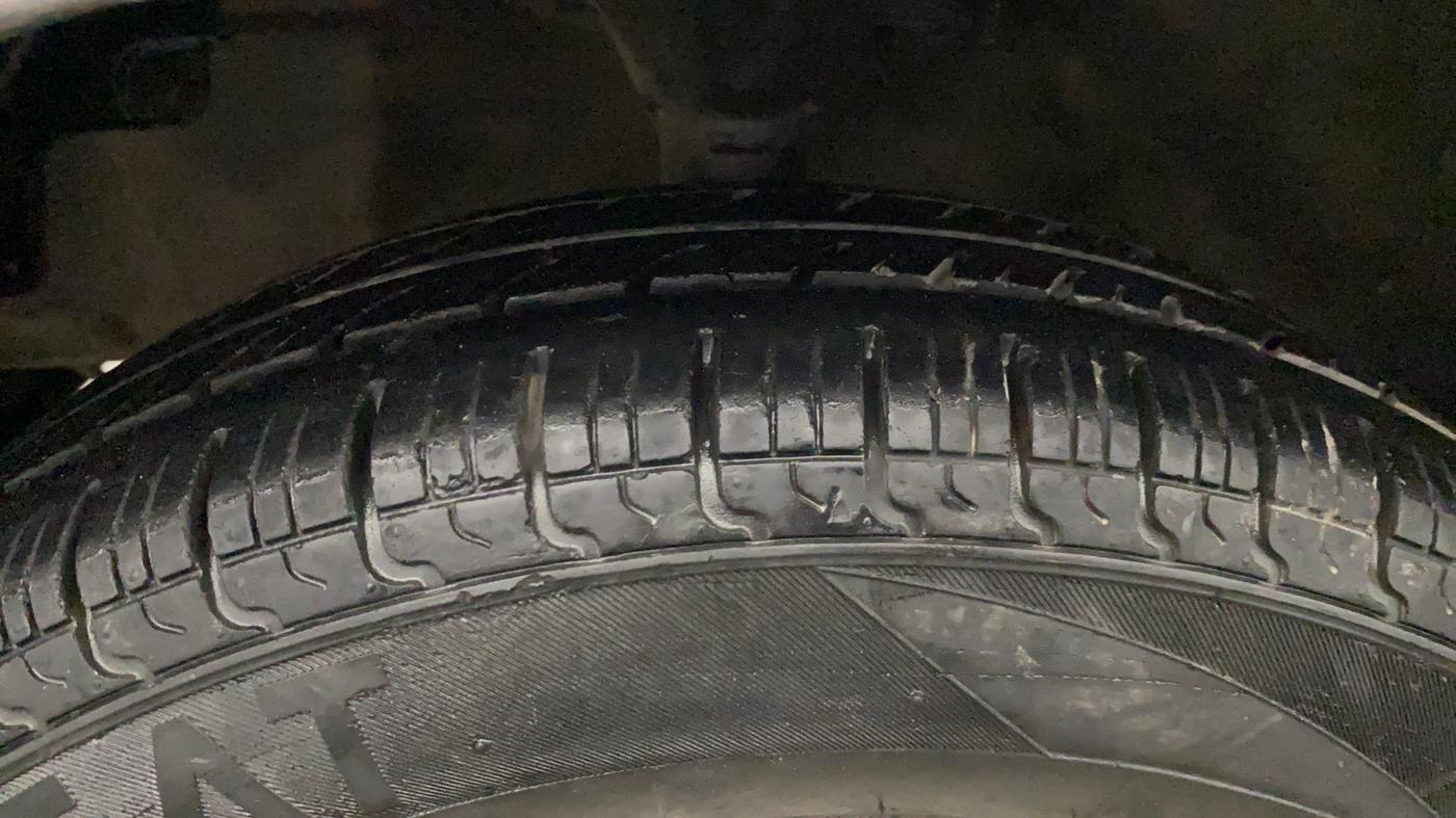 2016 Hyundai Eon D-LITE+, Petrol, Manual, 46,127 km, Left Front Tyre Tread
