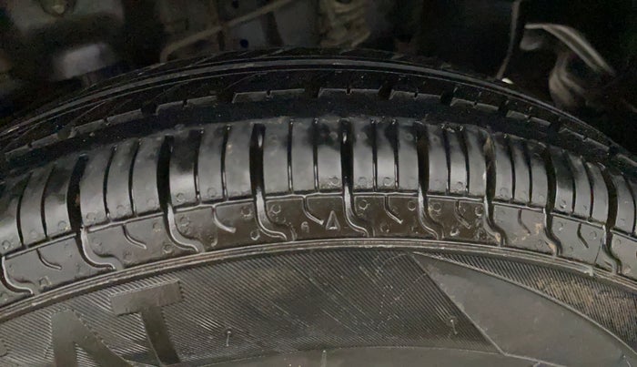 2016 Hyundai Eon D-LITE+, Petrol, Manual, 46,159 km, Left Rear Tyre Tread