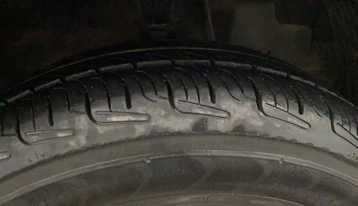 2016 Hyundai Eon D-LITE+, Petrol, Manual, 46,159 km, Right Front Tyre Tread