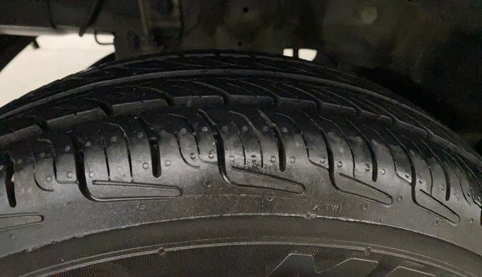 2016 Hyundai Eon D-LITE+, Petrol, Manual, 46,159 km, Right Rear Tyre Tread