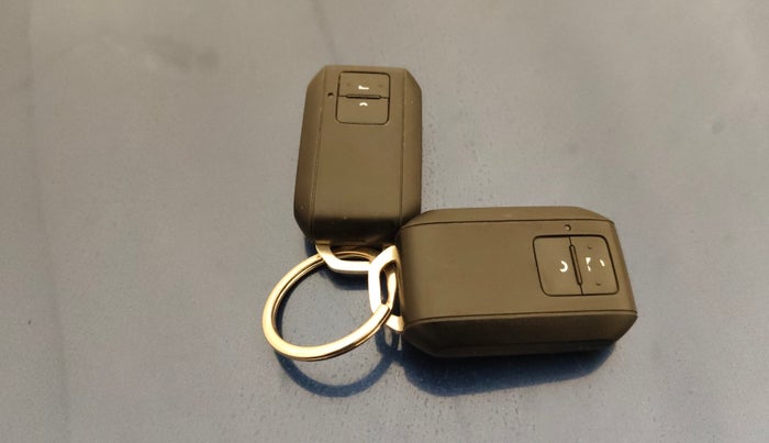 2021 Maruti Baleno ZETA PETROL 1.2, Petrol, Manual, 28,741 km, Key Close Up