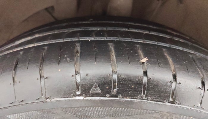 2021 Maruti Baleno ZETA PETROL 1.2, Petrol, Manual, 28,741 km, Left Front Tyre Tread