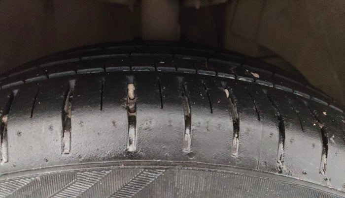 2021 Maruti Baleno ZETA PETROL 1.2, Petrol, Manual, 28,741 km, Right Front Tyre Tread