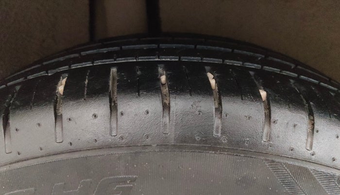 2021 Maruti Baleno ZETA PETROL 1.2, Petrol, Manual, 28,741 km, Right Rear Tyre Tread