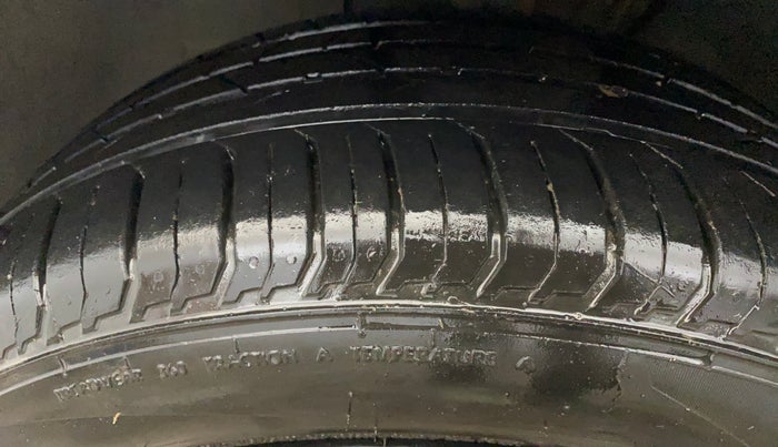 2022 Volkswagen VIRTUS TOPLINE TSI 1.0 MT, Petrol, Manual, 46,472 km, Left Front Tyre Tread