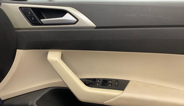 2022 Volkswagen VIRTUS TOPLINE TSI 1.0 MT, Petrol, Manual, 46,472 km, Driver Side Door Panels Control