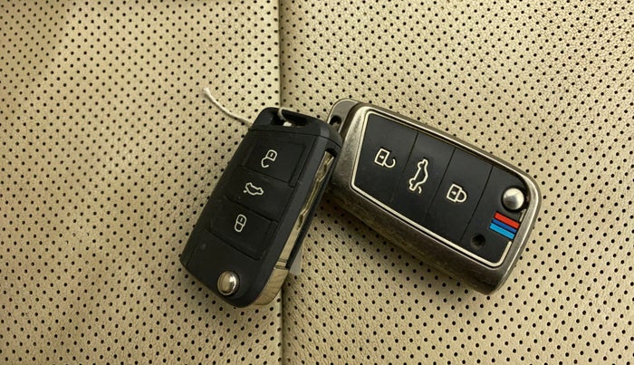 2022 Volkswagen VIRTUS TOPLINE TSI 1.0 MT, Petrol, Manual, 46,472 km, Key Close Up