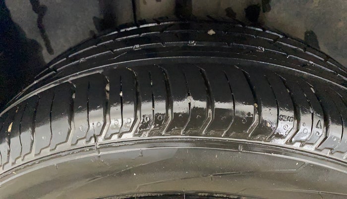 2022 Volkswagen VIRTUS TOPLINE TSI 1.0 MT, Petrol, Manual, 46,472 km, Right Rear Tyre Tread