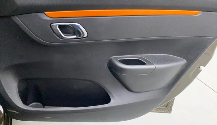 2022 Renault Kwid CLIMBER 1.0 AT, Petrol, Automatic, 3,161 km, Driver Side Door Panels Control