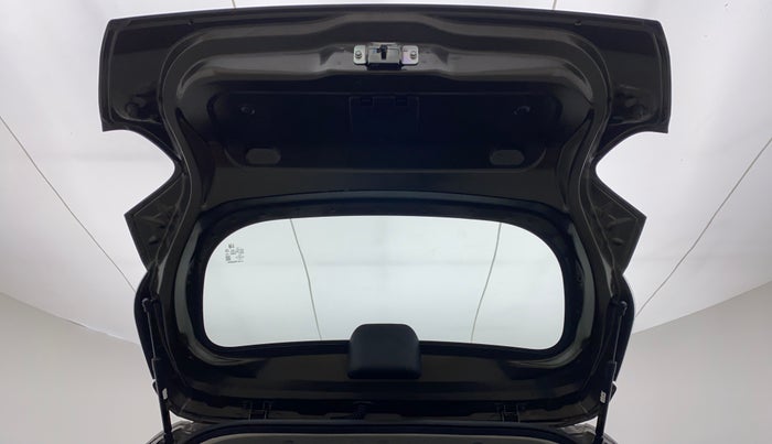 2022 Renault Kwid CLIMBER 1.0 AT, Petrol, Automatic, 3,161 km, Boot Door Open