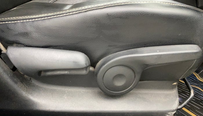 2021 Maruti S Cross ALPHA 1.5, Petrol, Manual, 90,927 km, Driver Side Adjustment Panel