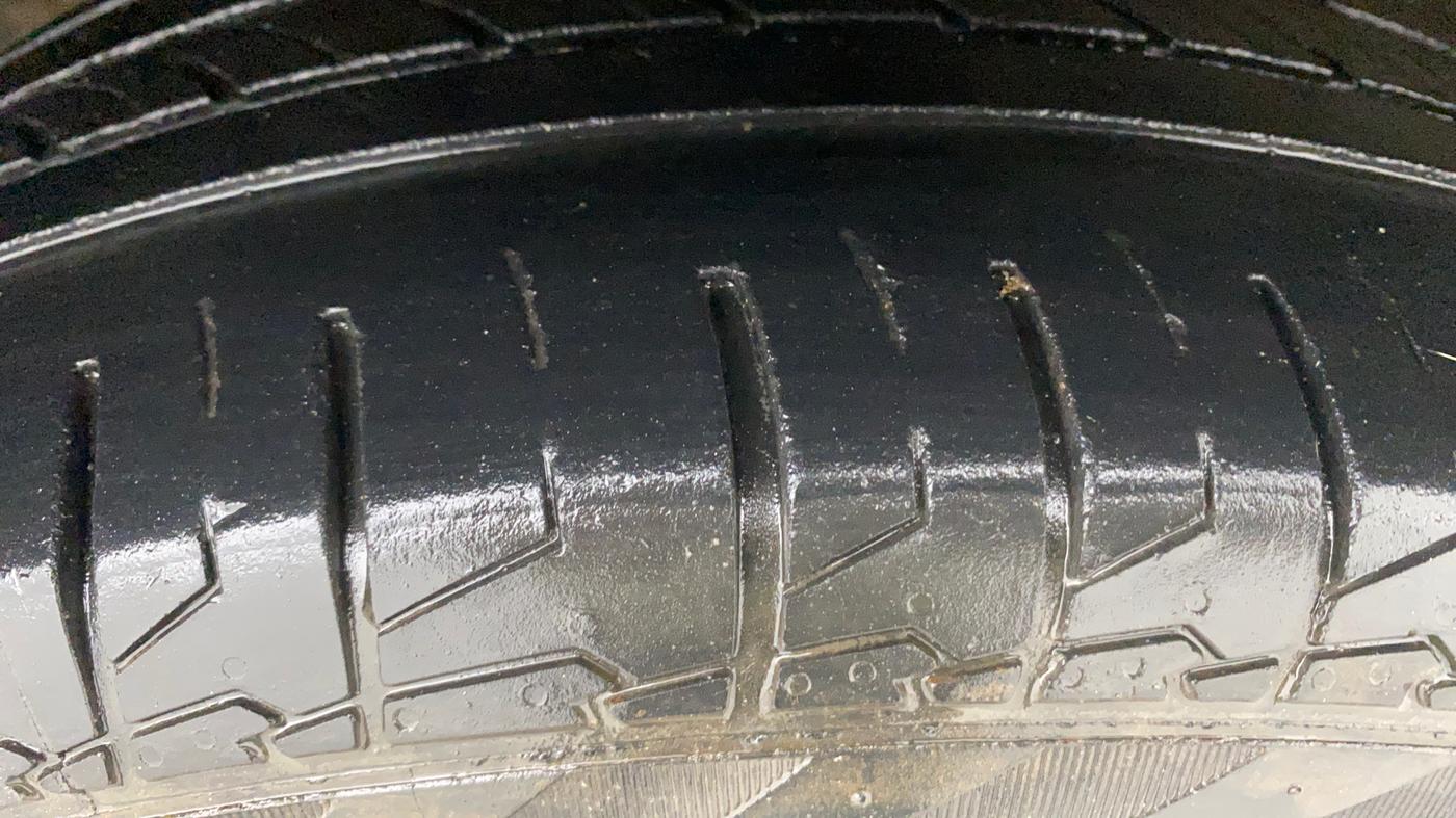 2021 Maruti S Cross ALPHA 1.5, Petrol, Manual, 90,927 km, Right Front Tyre Tread