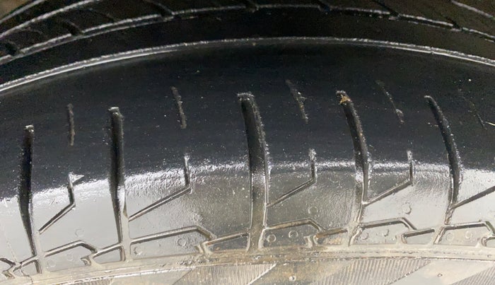 2021 Maruti S Cross ALPHA 1.5, Petrol, Manual, 90,927 km, Right Front Tyre Tread