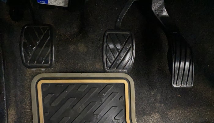 2021 Maruti S Cross ALPHA 1.5, Petrol, Manual, 90,927 km, Pedals