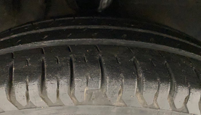 2013 Hyundai i10 ASTA 1.2, Petrol, Manual, 61,285 km, Right Front Tyre Tread