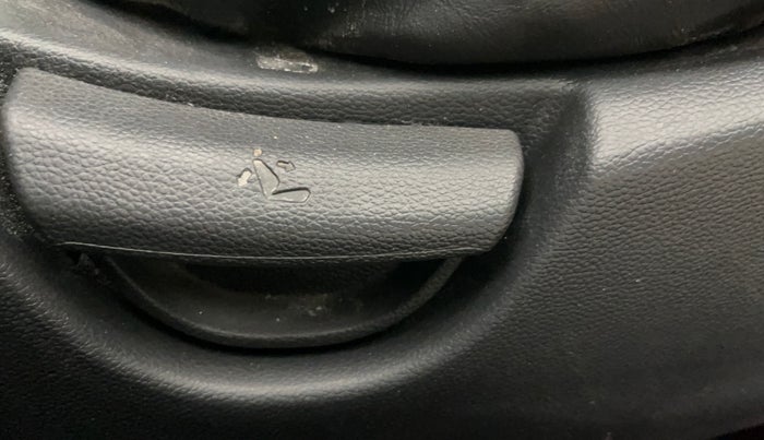 2018 Hyundai Grand i10 MAGNA 1.2 KAPPA VTVT, Petrol, Manual, 44,136 km, Driver Side Adjustment Panel