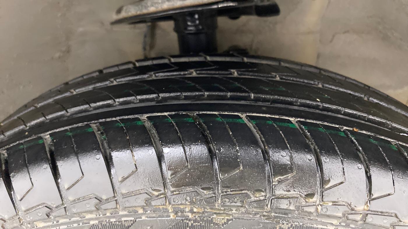 2011 Maruti Swift Dzire VXI, Petrol, Manual, 90,733 km, Right Front Tyre Tread