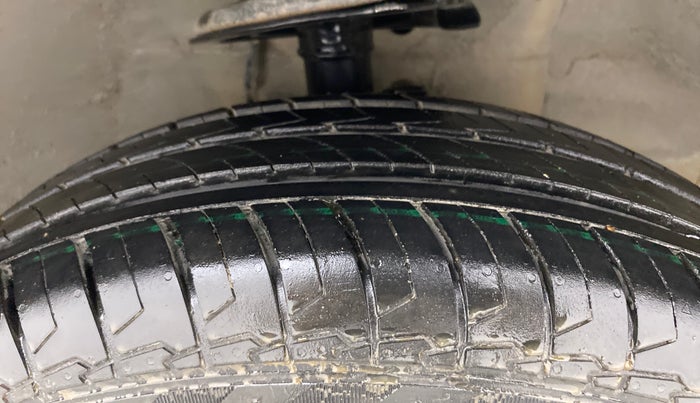 2011 Maruti Swift Dzire VXI, Petrol, Manual, 90,733 km, Right Front Tyre Tread