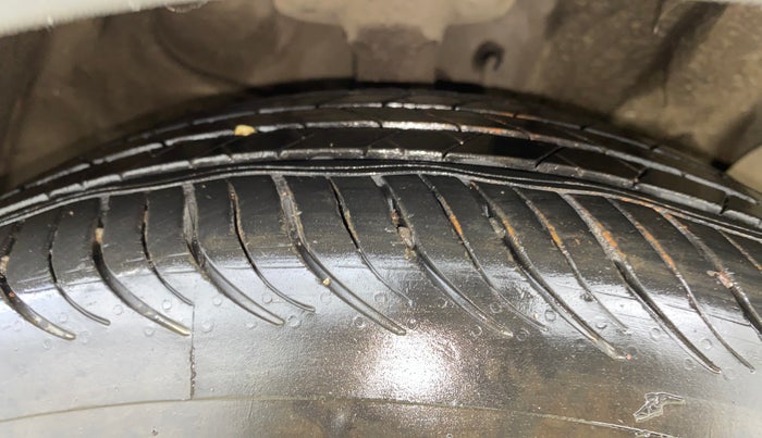 2016 Hyundai Creta SX 1.6 DIESEL, Diesel, Manual, 98,749 km, Right Front Tyre Tread