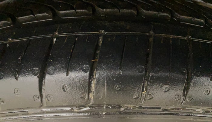 2012 Maruti Ertiga VDI, Diesel, Manual, 93,510 km, Right Front Tyre Tread