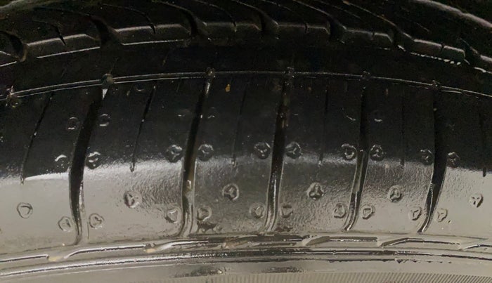 2012 Maruti Ertiga VDI, Diesel, Manual, 93,510 km, Left Rear Tyre Tread