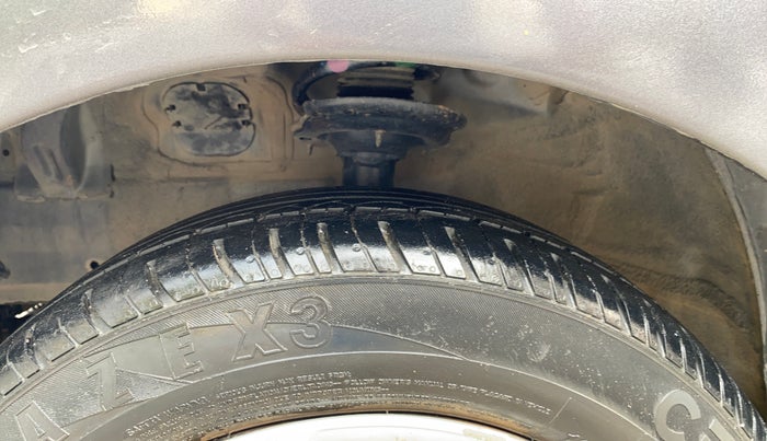 2017 Hyundai Grand i10 SPORTZ (O) 1.2 U2 CRDI, Diesel, Manual, 83,797 km, Left Front Tyre Tread