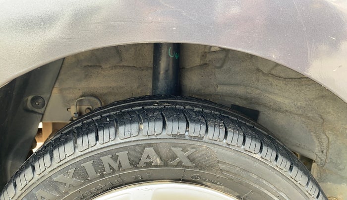 2017 Hyundai Grand i10 SPORTZ (O) 1.2 U2 CRDI, Diesel, Manual, 83,797 km, Right Rear Tyre Tread