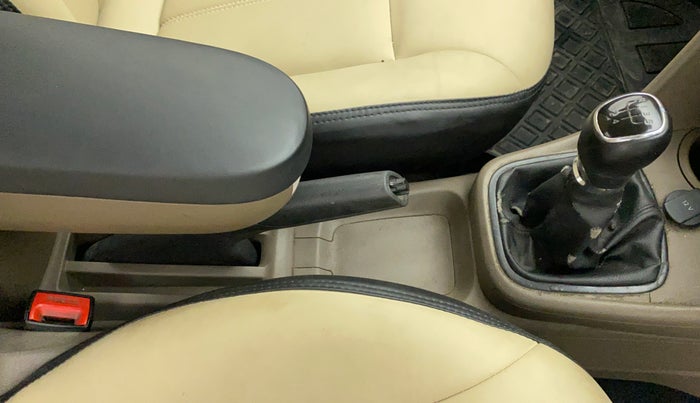 2016 Skoda Rapid 1.6 MPI ACTIVE, Petrol, Manual, 66,054 km, Gear Lever