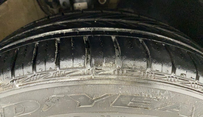 2016 Skoda Rapid 1.6 MPI ACTIVE, Petrol, Manual, 66,054 km, Right Front Tyre Tread