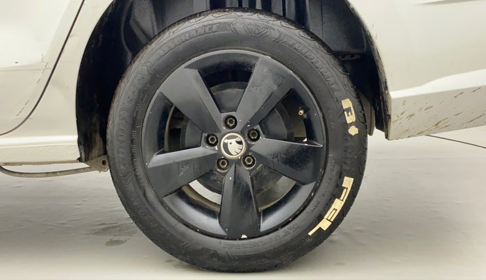 2016 Skoda Rapid 1.6 MPI ACTIVE, Petrol, Manual, 66,054 km, Left Rear Wheel