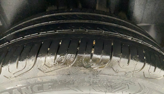 2016 Skoda Rapid 1.6 MPI ACTIVE, Petrol, Manual, 66,054 km, Left Rear Tyre Tread