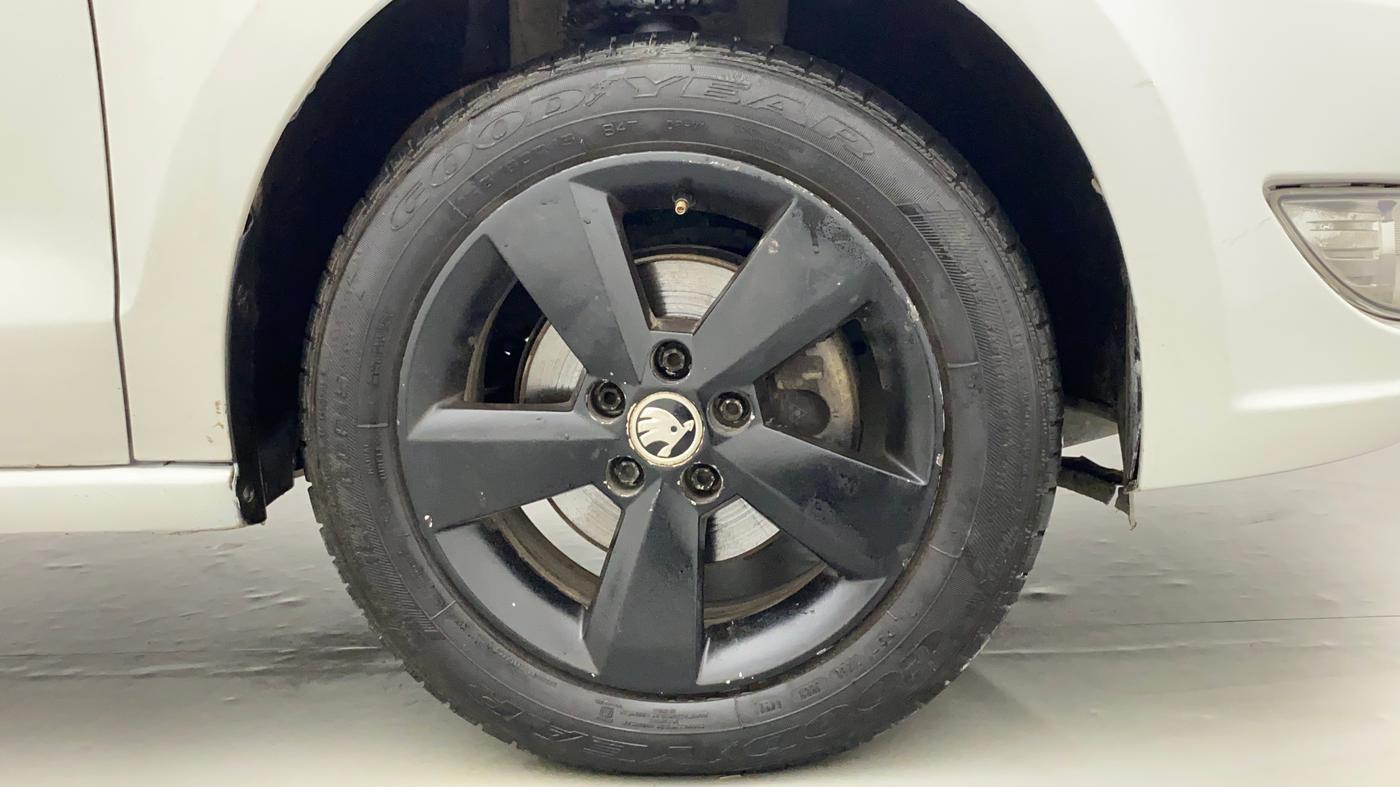 2016 Skoda Rapid 1.6 MPI ACTIVE, Petrol, Manual, 66,054 km, Right Front Wheel