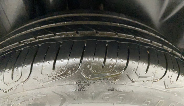 2016 Skoda Rapid 1.6 MPI ACTIVE, Petrol, Manual, 66,054 km, Right Rear Tyre Tread