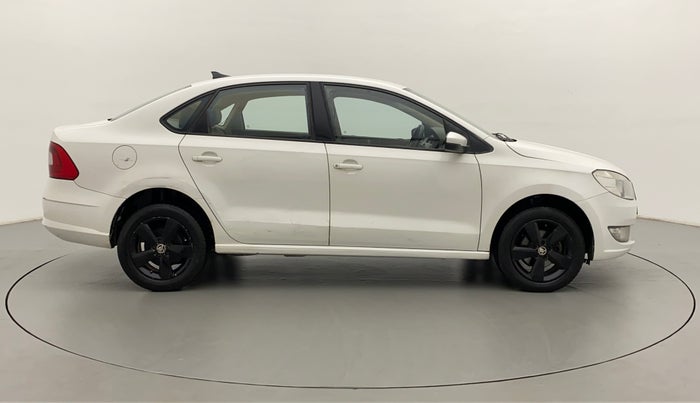 2016 Skoda Rapid 1.6 MPI ACTIVE, Petrol, Manual, 66,054 km, Right Side View