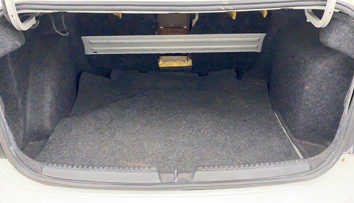 2016 Skoda Rapid 1.6 MPI ACTIVE, Petrol, Manual, 66,054 km, Boot Inside