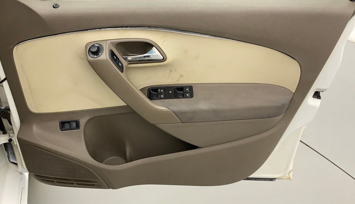 2016 Skoda Rapid 1.6 MPI ACTIVE, Petrol, Manual, 66,054 km, Driver Side Door Panels Control