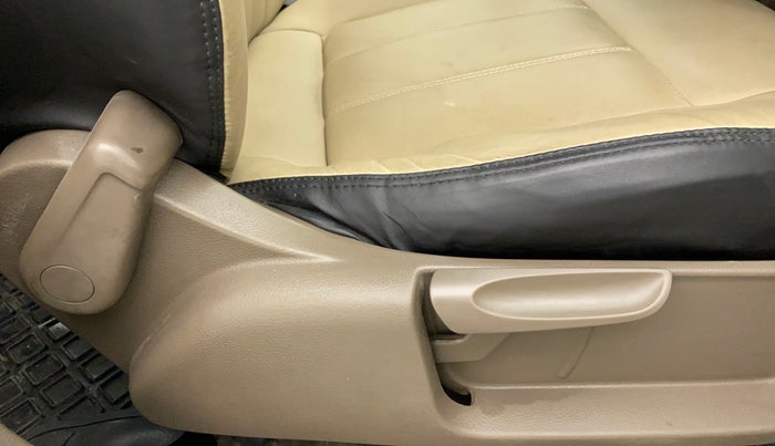 2016 Skoda Rapid 1.6 MPI ACTIVE, Petrol, Manual, 66,054 km, Driver Side Adjustment Panel