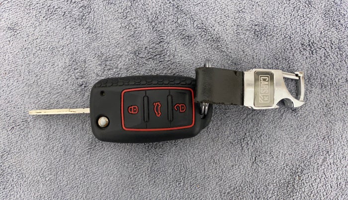 2016 Skoda Rapid 1.6 MPI ACTIVE, Petrol, Manual, 66,054 km, Key Close Up