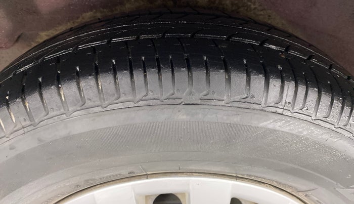 2015 Hyundai i10 SPORTZ 1.1 IRDE2, Petrol, Manual, 31,522 km, Right Rear Tyre Tread