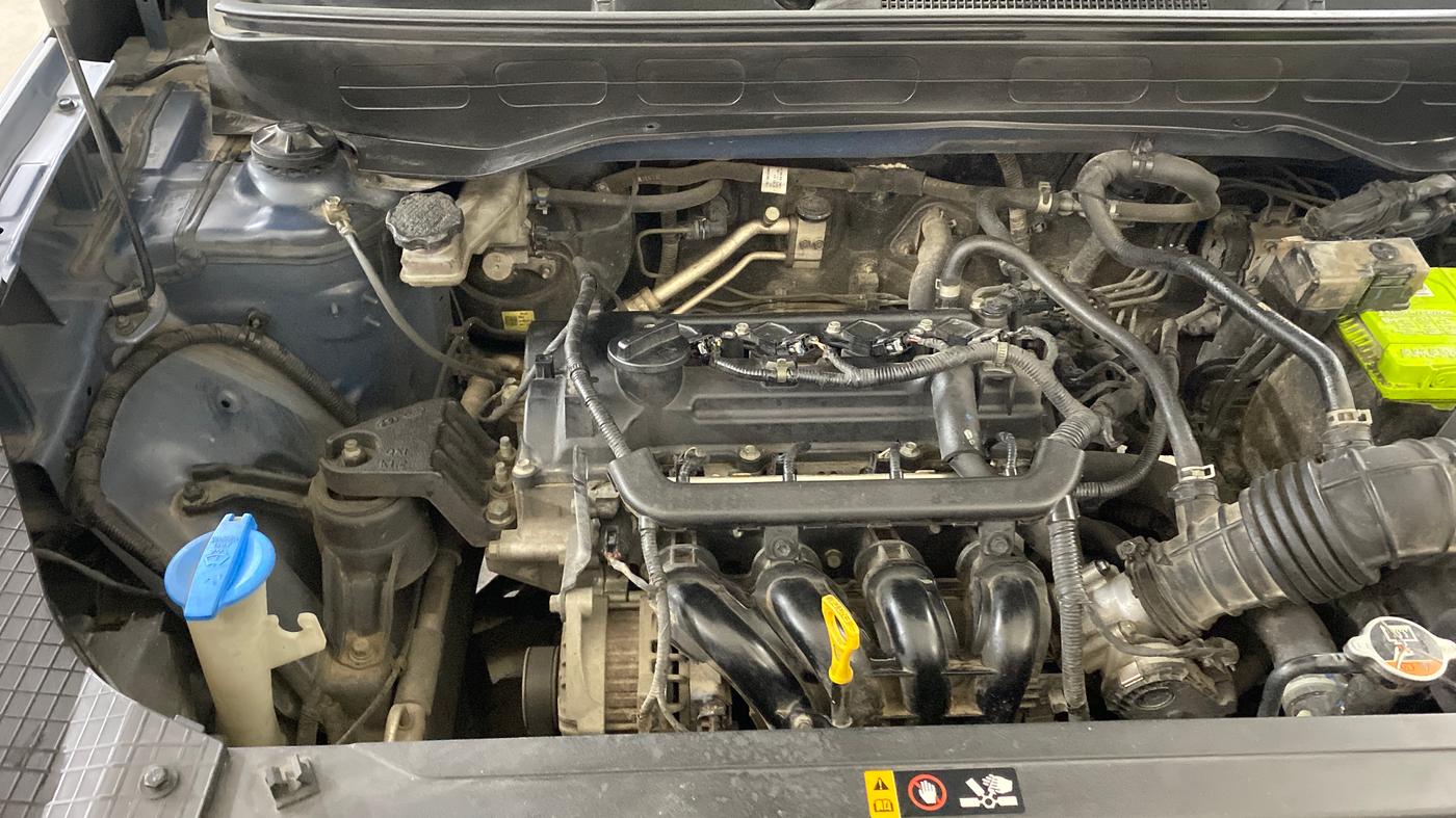 2022 Hyundai VENUE S 1.2, Petrol, Manual, 96,176 km, Engine View - Right