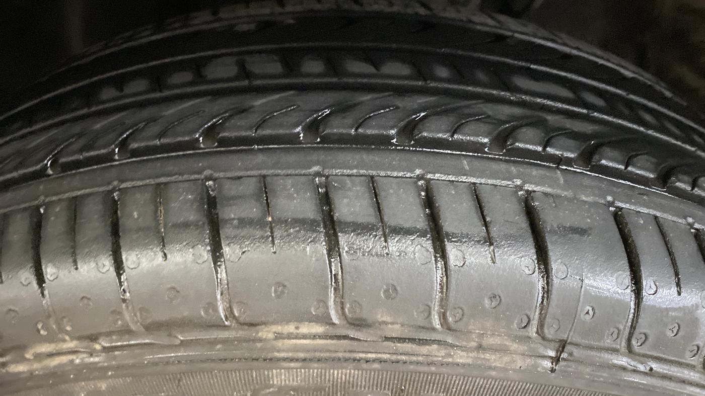 2022 Hyundai VENUE S 1.2, Petrol, Manual, 96,176 km, Left Front Tyre Tread