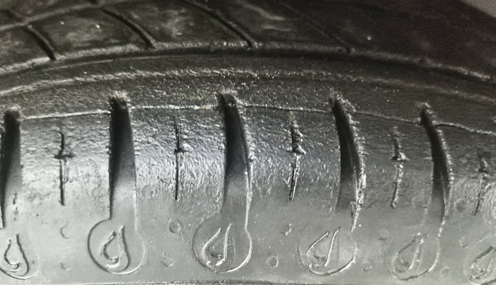 2021 Renault Kwid RXT 1.0 AMT (O), Petrol, Automatic, 74,198 km, Right Front Tyre Tread