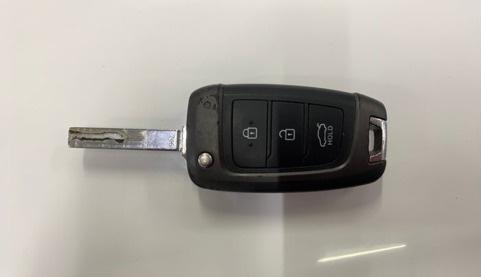 2018 Hyundai Verna 1.4 EX PETROL, Petrol, Manual, 43,601 km, Key Close Up