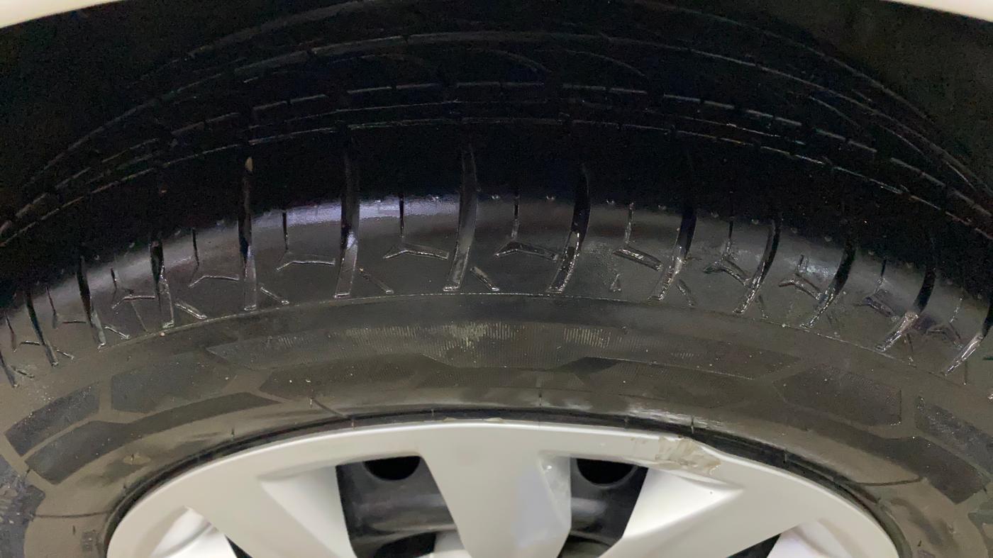 2018 Hyundai Verna 1.4 EX PETROL, Petrol, Manual, 43,601 km, Left Front Tyre Tread
